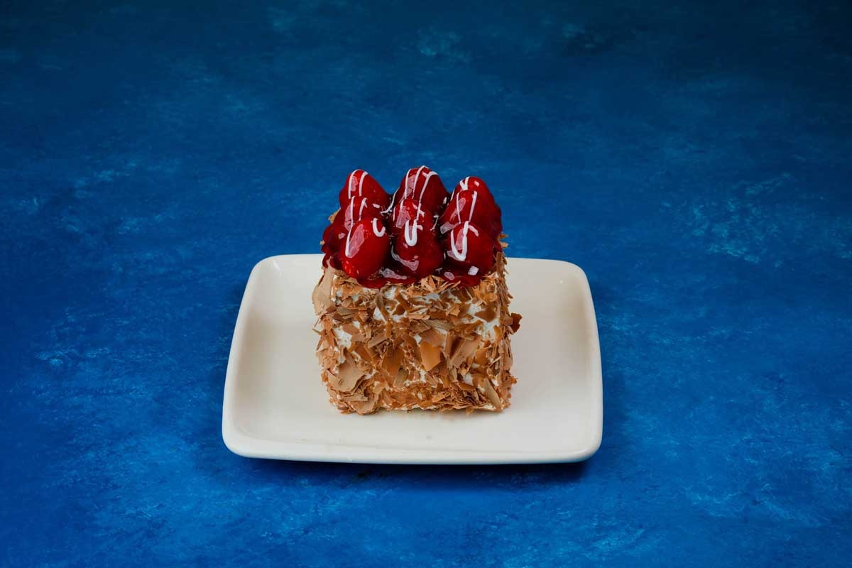 ÇİLEKLİ KARE DİLİM